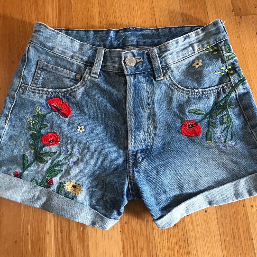 Denim flower shorts🌻